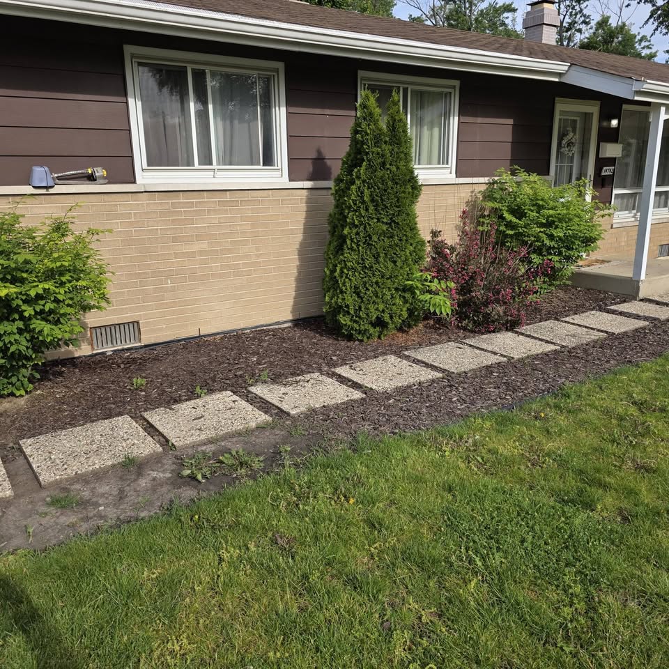 Stepping stone walkway with mulch bed and landscape plantings